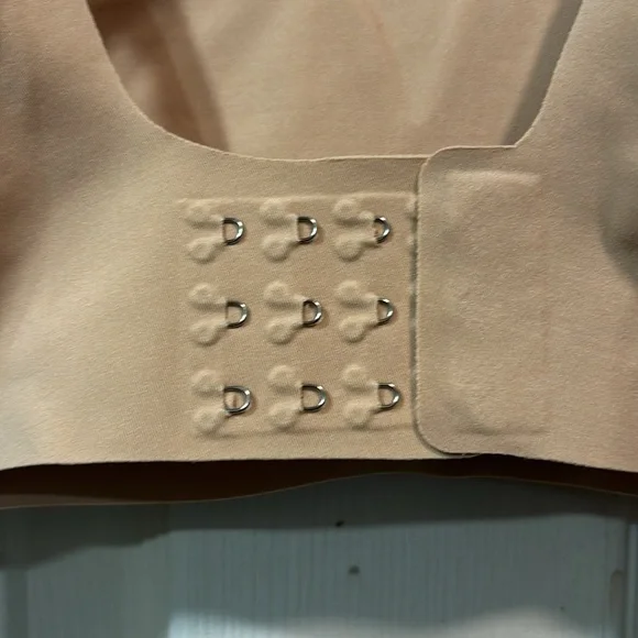 Like New! Le Mystère Smooth Shape Wireless Bra - Natural, size Small - Picture 5 of 13